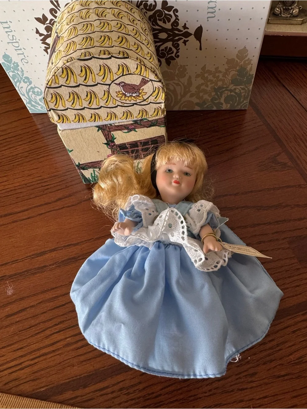 Alice In Wonderland Doll Kingstate Porcelain In House Cottage Box Vintage